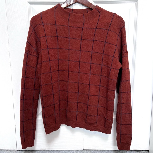 Contemporaine Sweater - Picture 1 of 7